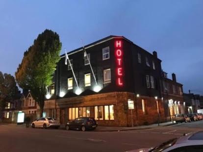 Hotels 24-7 - The Old Victoria Hotel Νιούπορτ Εξωτερικό φωτογραφία